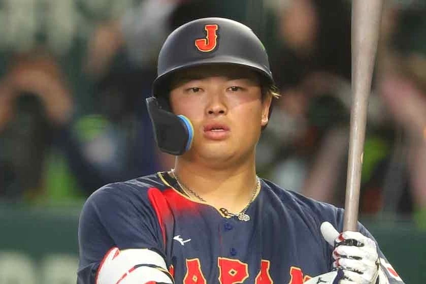 盗塁に成功した村上。写真：梅月智史（THE DIGEST編集部）