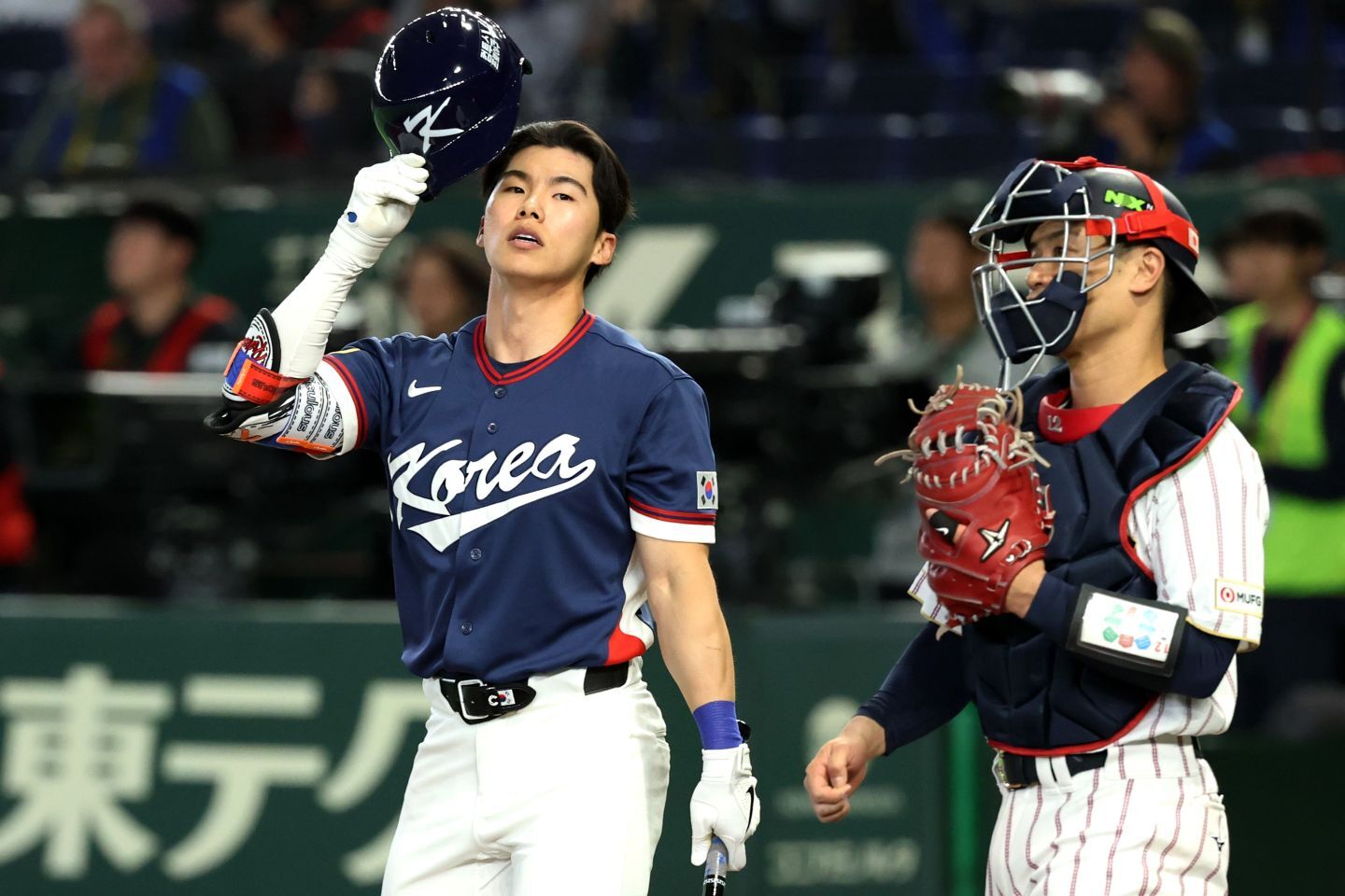 豪快２ランを放ったキム・ヘソン（左）だが、８回のビッグチャンスは見逃し三振に終わった。(C)Getty Images