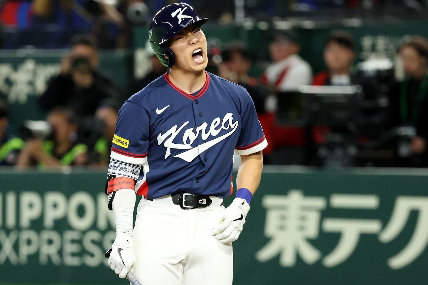 絶好機での見逃し三振に悔恨の表情を浮かべるキム・ヘソン。日曜日の台湾戦での奮闘を誓った。(C)Getty Images