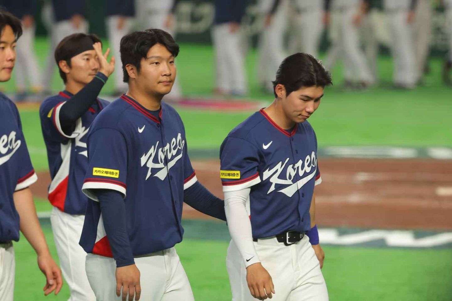 侍ジャパンに敗れ、肩を落とす韓国の選手たち。写真：梅月智史（THE DIGEST写真部）