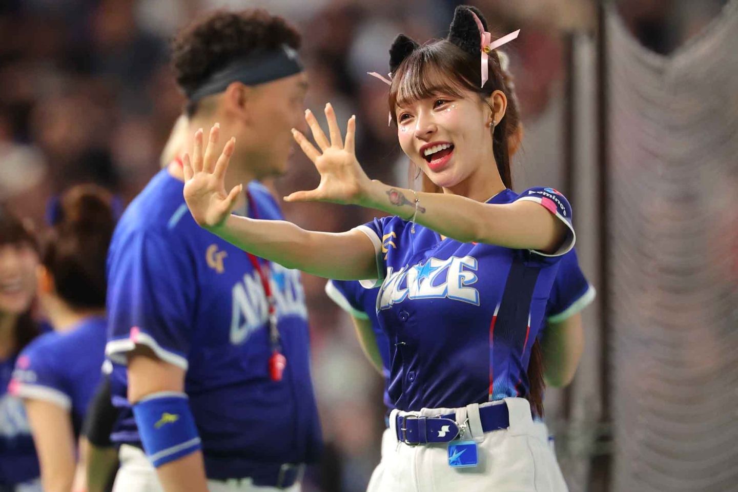 日本でも人気と知名度が抜群のリン・シャン。韓国戦勝利に“歓喜のポーズ”を繰り出した。写真：梅月智史（THE DIGEST写真部）