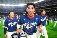 喜びを爆発させるイ・ジョンフ。主将として重圧と闘う日々を乗り越え、母国を17年ぶりの決勝ラウンド進出へと導いた。(C)Getty Images