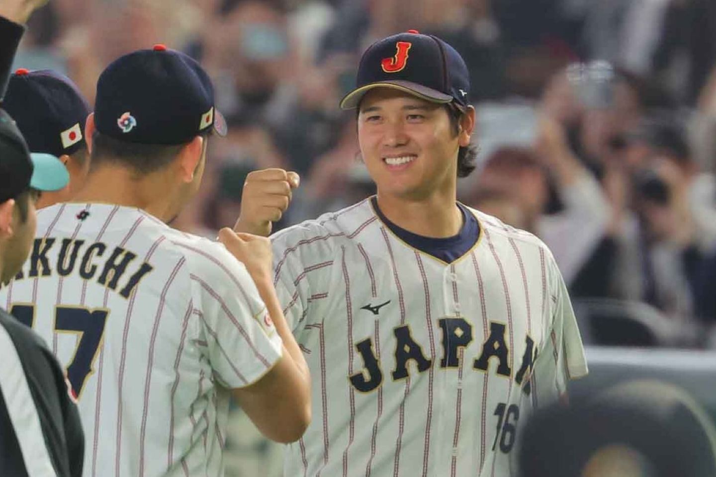 スタンドの少年ファンに“神対応”を見せた大谷。写真：梅月智史（THE DIGEST写真部）