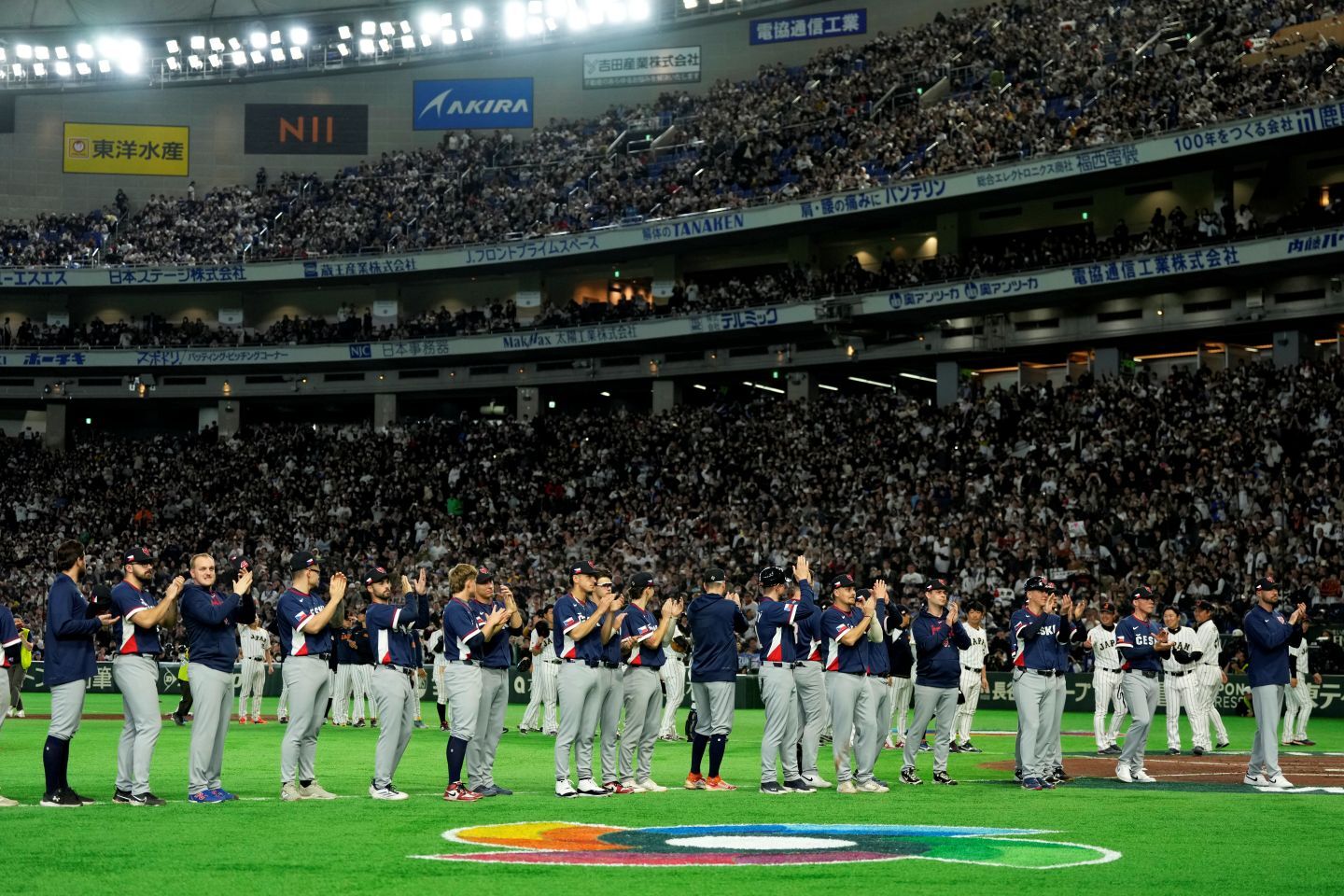 最後まで見どころ満載だった日本vsチェコ戦。濱家さんも“盛り上げ”にひと役買った。(C)Getty Images