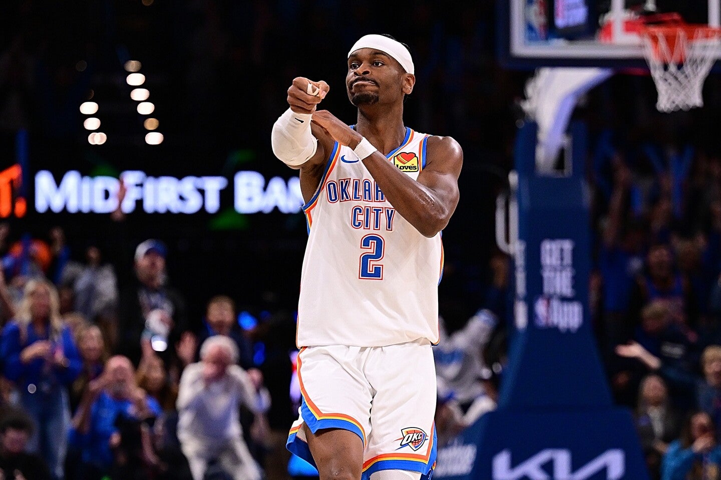 あくまで勝利を目指した上で、得点を量産するSGA。127試合連続20得点超えでNBA歴代１位に躍り出た。(C)Gett Images