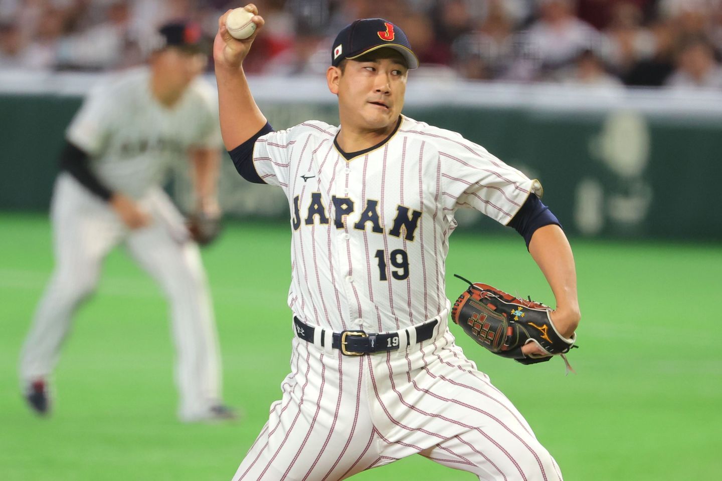 愛する後輩・岡本へのいじりが止まない菅野。大きな期待の表われだ。写真：梅月智史（THE DIGEST写真部）