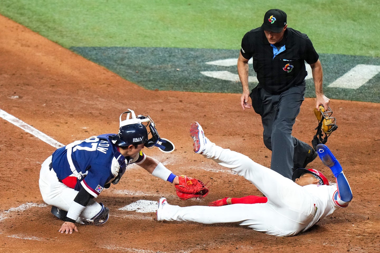 ソトが絶妙なスライディングで生還。韓国はドミニカ共和国にコールド負けした。(C)Getty Images