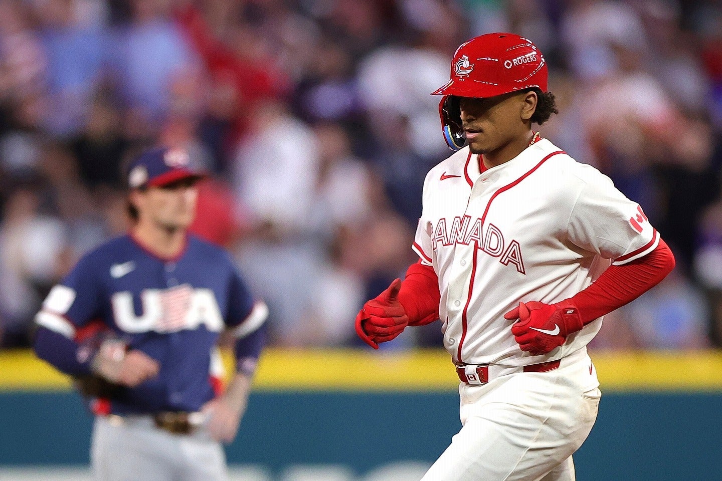 ホームランを放ったボー・ネイラー（右）。(C)Getty Images