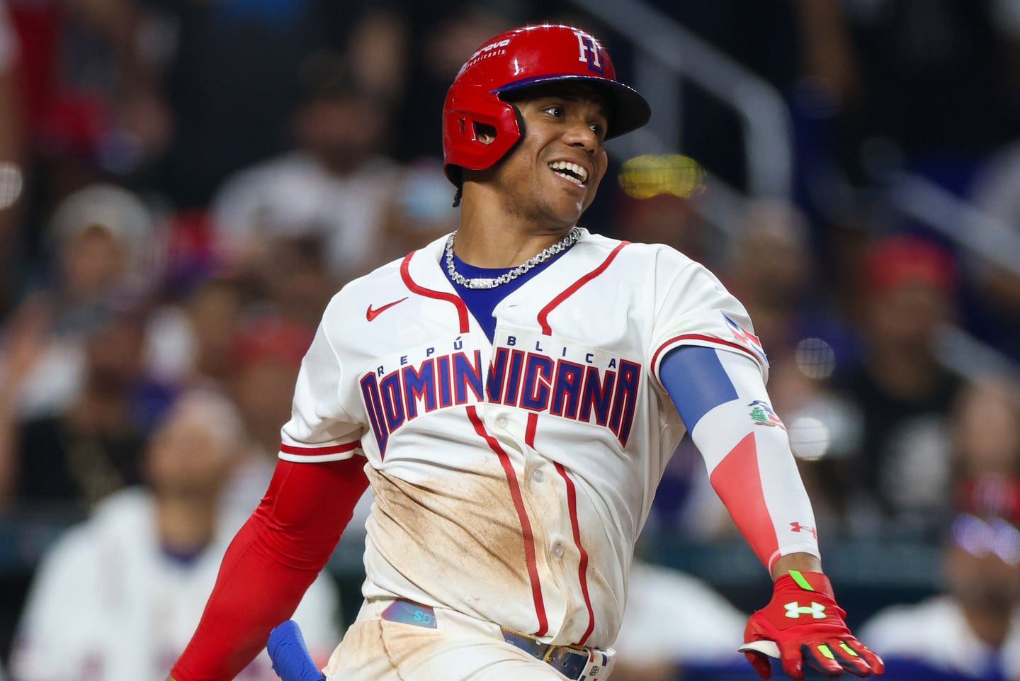 気迫のヘッドスライディングで生還を果たしたソト。（C）Getty Images