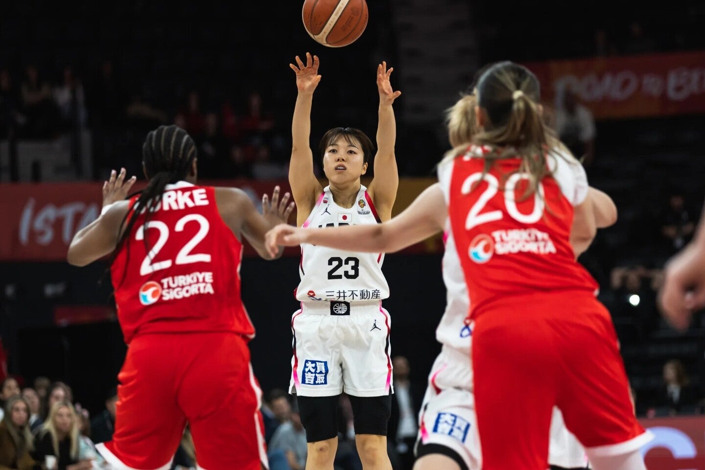 山本が18得点と奮闘を見せたが、地元トルコの勢いに押され、日本は今予選３連敗となった。(C)FIBA