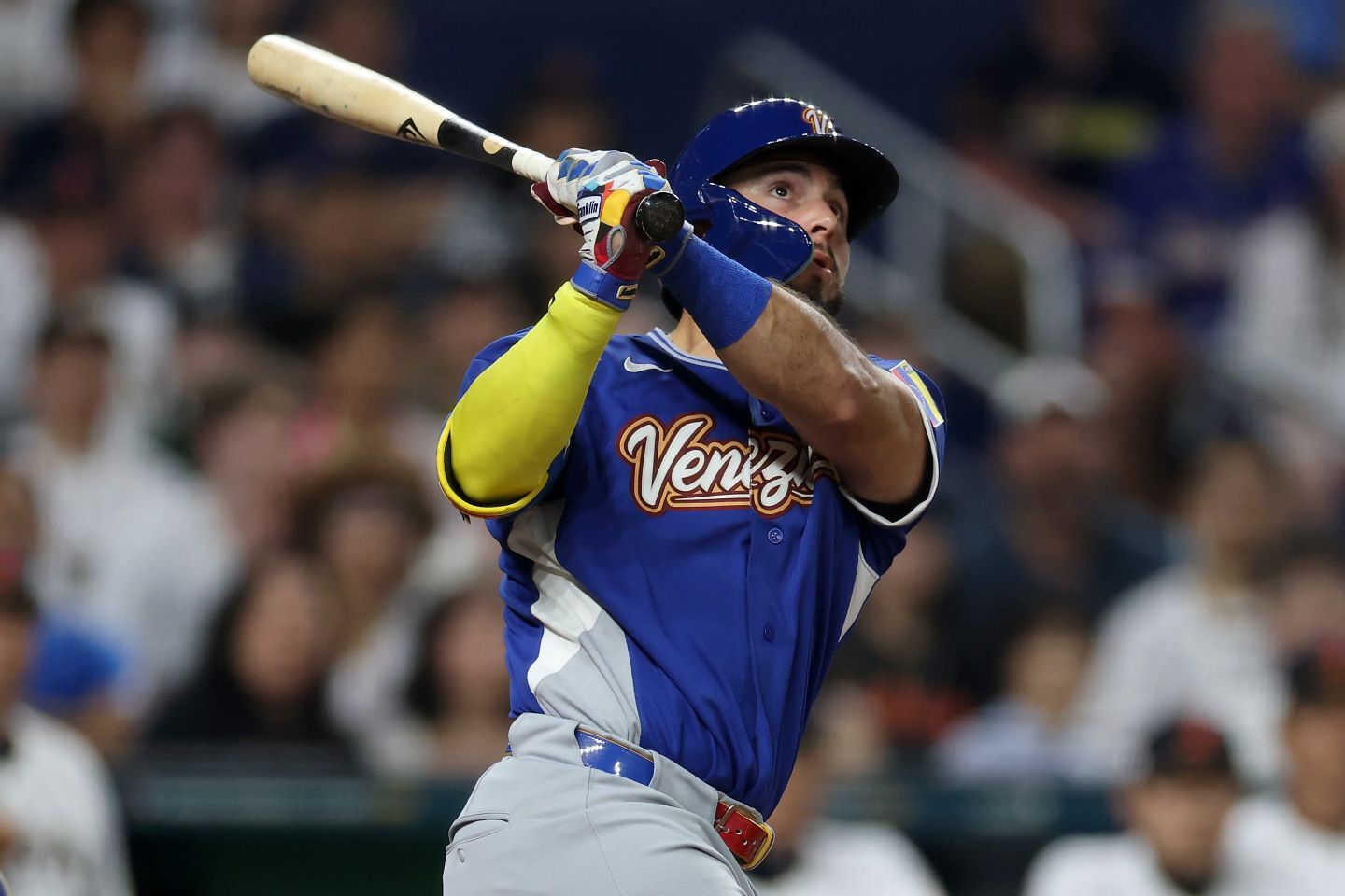 ６回にアブレイユが伊藤から逆転３ランを放った。(C) Getty Images