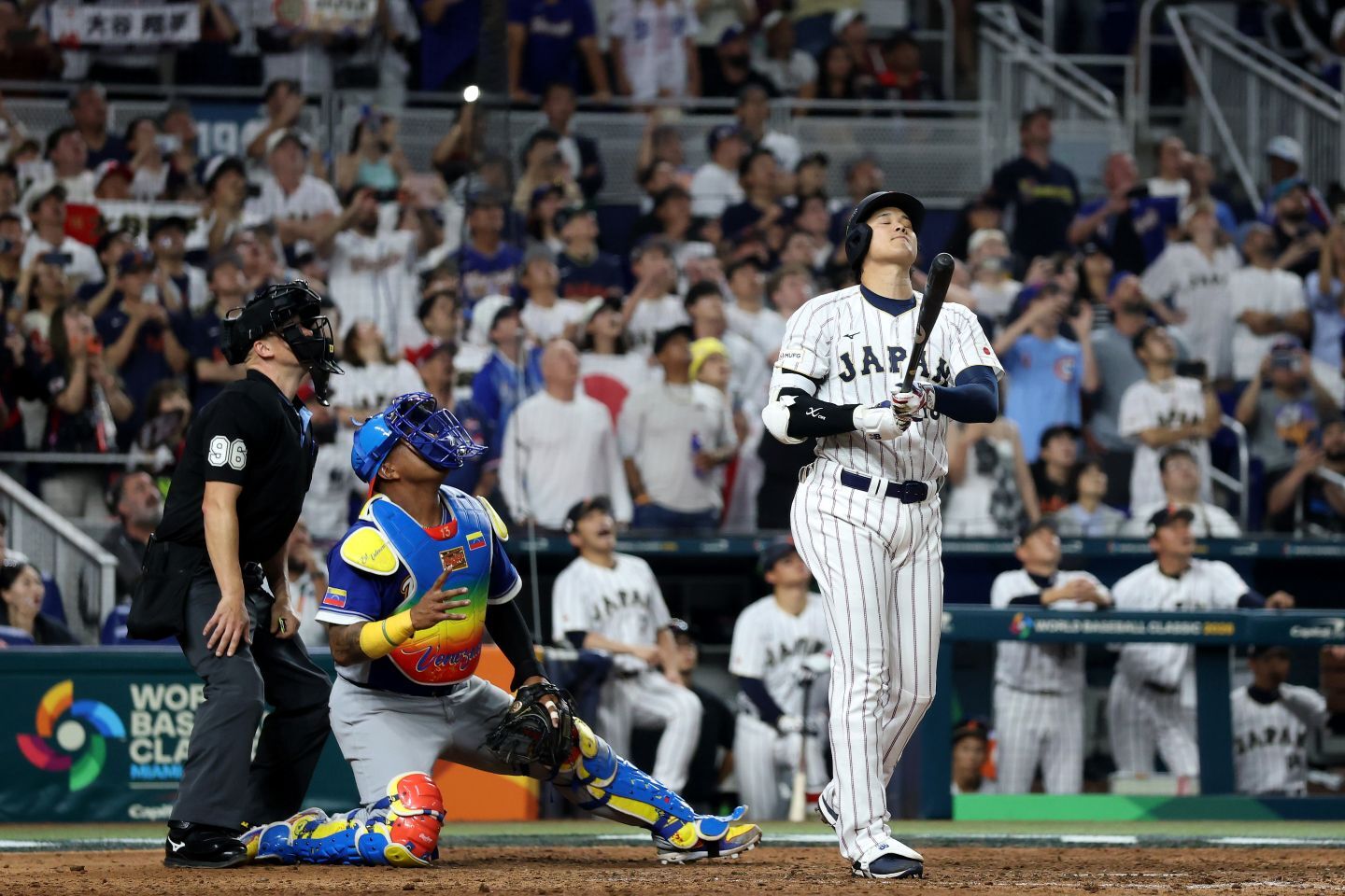 最後の打者となった大谷。遊飛に倒れ、静かに目を閉じた。(C)Getty Images