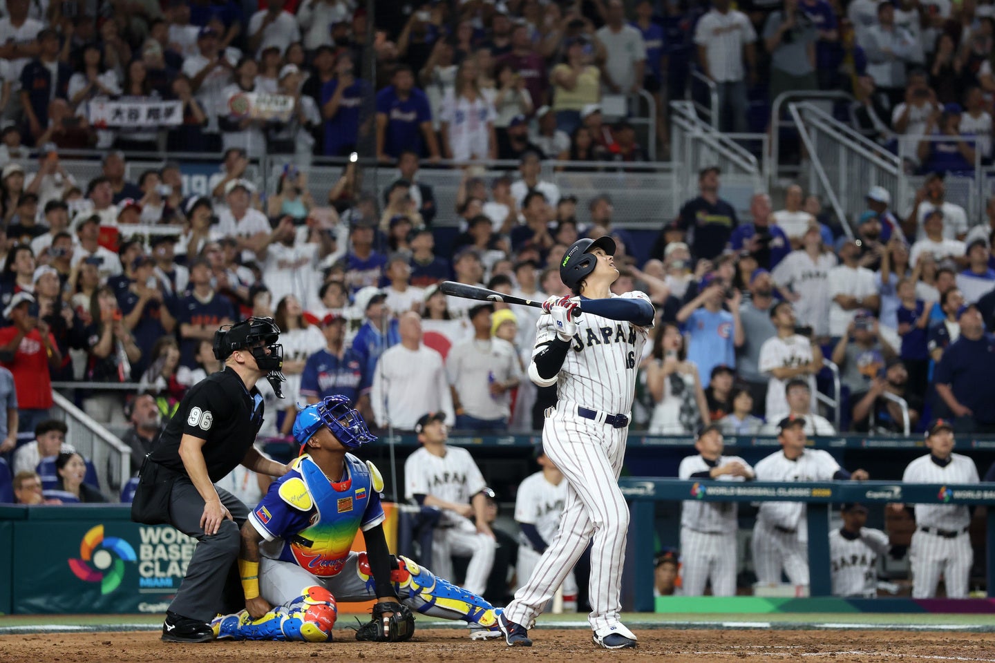 侍ジャパン戦を観戦した人気シンガーが、初回に大谷翔平の先頭打者弾が近くに飛んできたと明かし話題に。(C) Getty Images