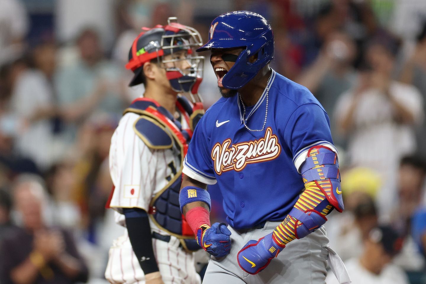 初回に先制の先頭打者ホームランを放ったアクーニャJr.。(C) Getty Images