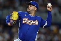 日本戦で２回１／３を投げて無失点に抑え、勝利投手になったデヘスス。(C)Getty Images