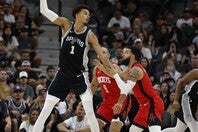 スパーズの好調ぶりにヴァンブリート（右）が釘を刺した。(C)Getty Images