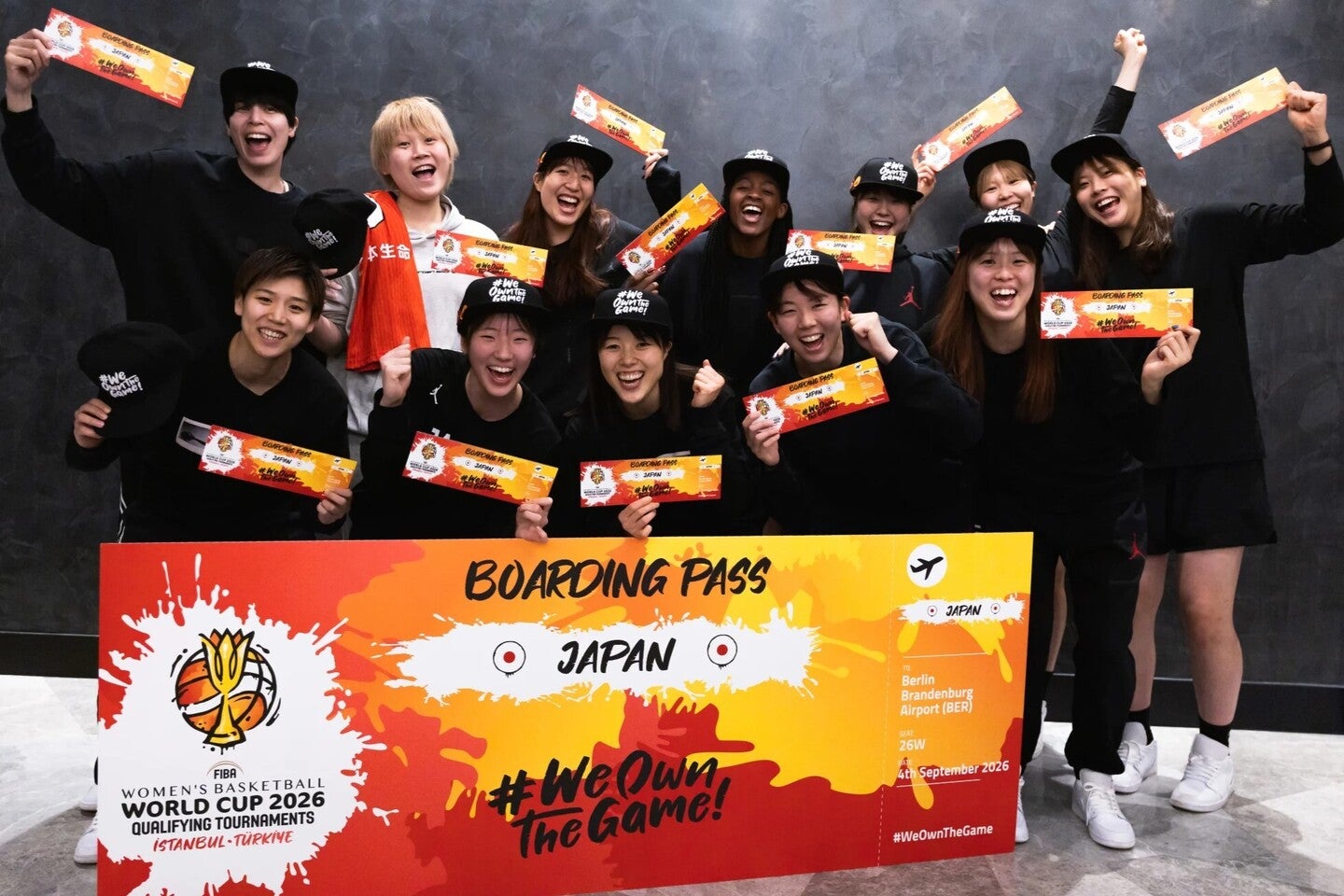 Ｗ杯出場権を獲得し、喜ぶ女子日本代表選手たち。(C)FIBA