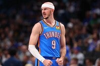 カルーソが“珍プレー”を見せた。(C)Getty Images