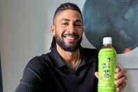 ドミニカ共和国代表のフェルナンド・タティースJr.が伊藤園と異色のコラボ。写真：伊藤園提供