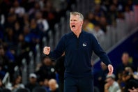 勝つチャンスがある限り、カーHC率いるウォリアーズは最後まで諦めず戦い続ける。(C)Getty Images