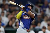 アブレイユが日本戦に続き、決勝のアメリカ戦でもホームランを放った。(C) Getty Images