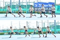 小倉孝介プロのバックの1stボレー。逆クロスに流したい時は、ヒジを逃がすようにして面をずらし、ボールの右側をこすると（６～８コマ目）、横回転が加わってうまく打てるという。(C)THE DIGEST