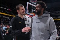 ファンは対立構造を煽る一方、当人同士は良好な関係を築いているようだ。(C)Getty Images