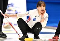 世界選手権で好調のロコ・ソラーレ。吉田知（写真）のイタリア戦での鮮烈ショットが脚光を浴びた。(C)REUTERS/AFLO