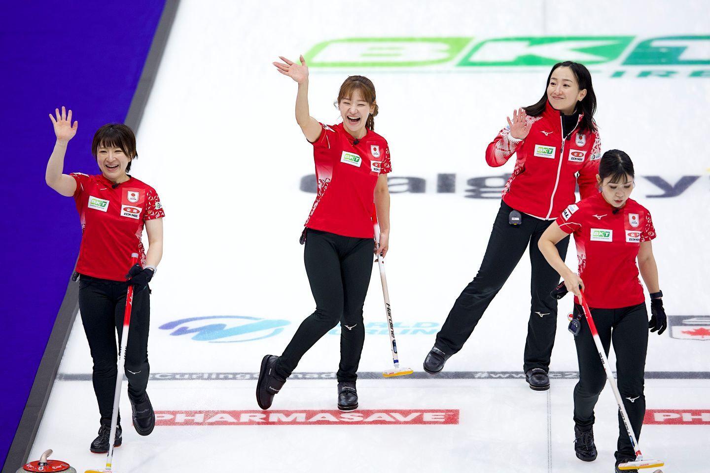 現地木曜日のゲームでも２連勝を飾ったロコ・ソラーレ。見事決勝Ｔ進出を決めた。写真：Anil Mungal/アフロ