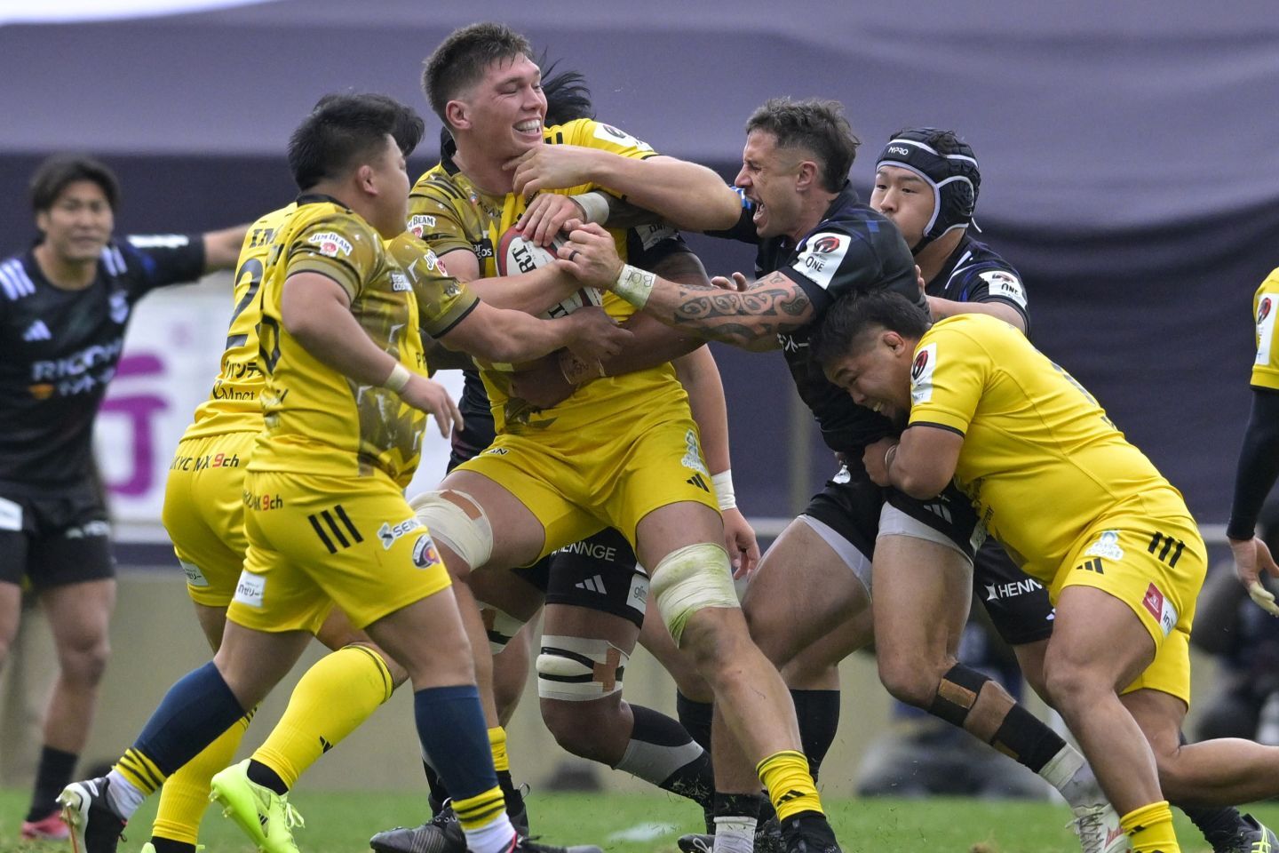 東京SGのロックとして君臨するホッキングス(中央）。(C) Getty Images