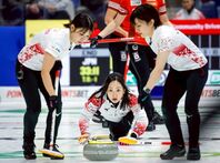 世界選手権を４位で終えたロコ・ソラーレ。はたしてバンクーバーで願いは叶うのだろうか。(C)AP/AFLO