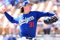 カーブで三振を量産したドジャースのグラスノー。(C) Getty Images