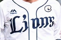 人気タレントがベルーナドームでユニホーム姿を披露した。(C)THE DIGEST