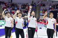 ４位に終わったロコ・ソラーレ。今大会でも彼女たちは“記憶に残る振る舞い”で世界中のファンを魅了した。(C)Anil Mungal/AFLO