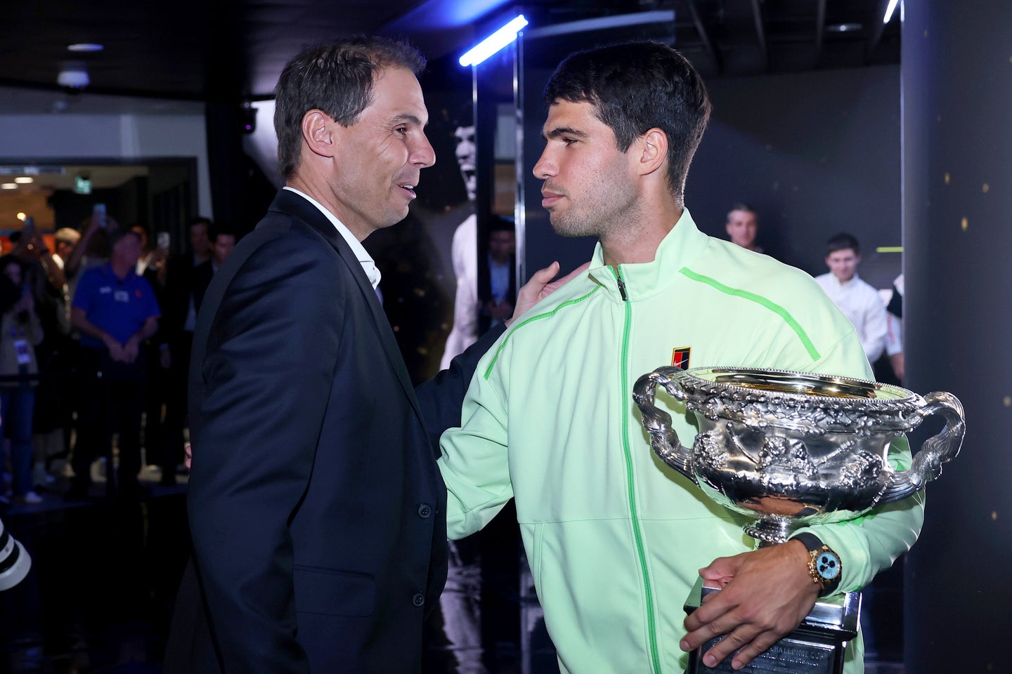 ナダル（左）は「全ての試合に勝つことなどあり得ない」とアルカラス（右）を擁護。これまでの実績に目を向けるべきだと訴えた（※写真は今年の全豪優勝時）。(C)Getty Images