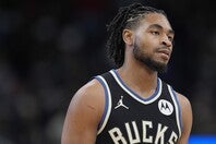 トーマスはバックスで一定の活躍を見せていたが、18試合で解雇された。(C)Getty Images