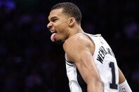 MVP候補にも挙がるウェンバンヤマを軸に、スパーズが快進撃を続けている。(C)Getty Images