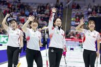 ３年ぶりの世界選手権で存在を誇示したロコ・ソラーレ。連日日本のファンを熱狂させた。(C)Anil Mungal/AFLO