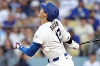 開幕戦の７回に死球を受けた大谷。(C)Getty Images