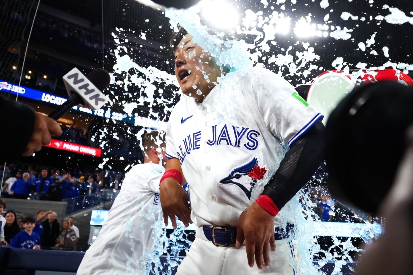 メジャーデビュー戦で２安打の岡本が守備でも見せた。(C)Getty Images