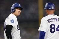 ダイヤモンドバックス戦の大谷。ヘルメットをよ～く見ると…。(C)Getty Images