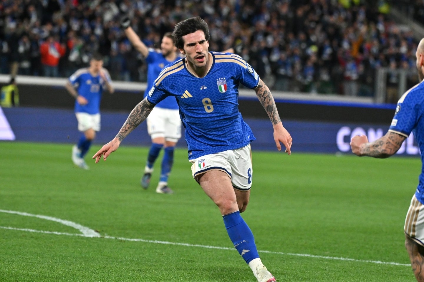 56分に先制ゴールを決めたイタリア代表のトナーリ。(C)Alberto LINGRIA