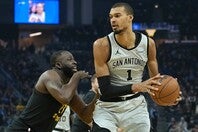 ウェンバンヤマ(右)の“MVP発言”について、グリーン(左)の見解は。(C)Getty Images