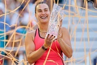 サバレンカがインディアンウェルズとマイアミを連続制覇し“サンシャイン・ダブル”達成。ガウフとの熱戦を制し女王の貫禄を示した。（C）Getty Images