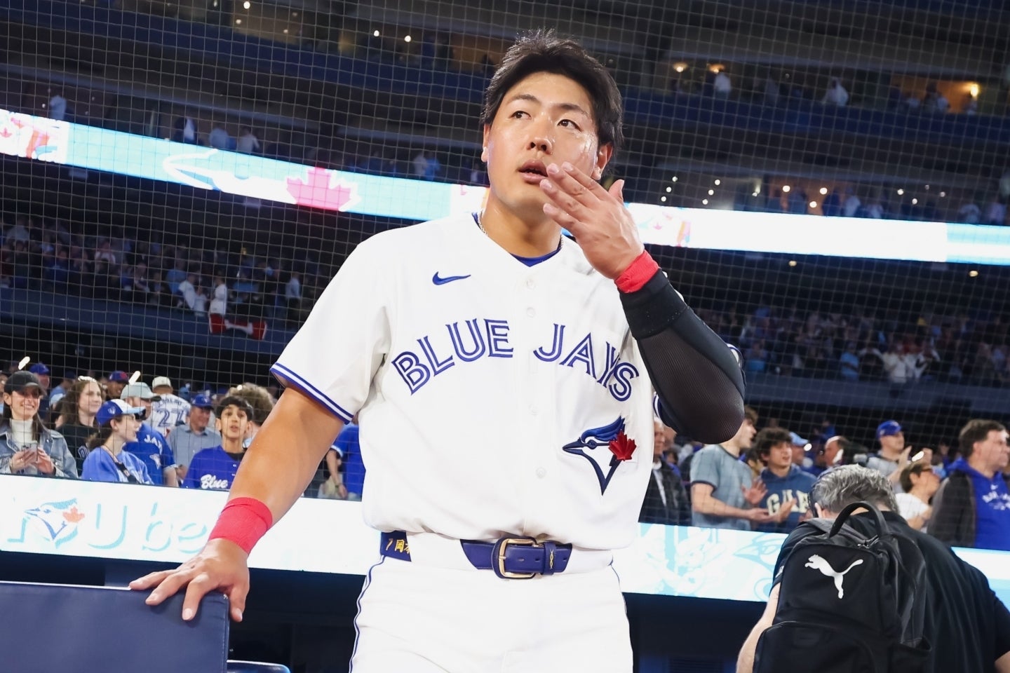 現地29日のアスレティックス戦でメジャー１号を放ったブルージェイズの岡本。(C)Getty Images