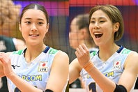 それぞれイタリアのチームに移籍する佐藤淑乃（左）と和田由紀子（右）。写真：金子拓弥（THE DIGEST写真部）