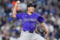 新天地ロッキーズでのデビュー戦を堂々としたピッチングでまとめた菅野。(C) Getty Images