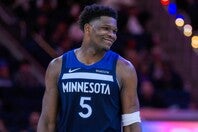 生理現象により、エドワーズが２年ぶりにベンチスタートとなった。(C)Getty Images