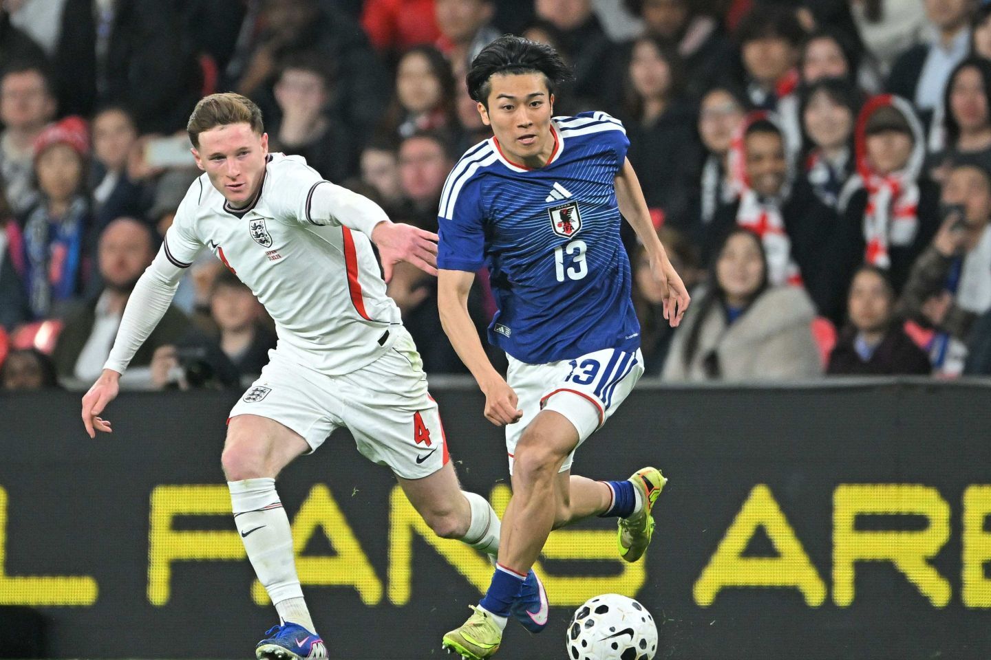 決勝点をアシストした中村。試合を通じて左サイドで攻撃の起点となった。写真：金子拓弥（THE DIGEST写真部）