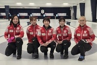 世界選手権４位だったロコ・ソラーレ。日本選手権は小穴（右）が登録され、吉田知那美（左から２人目）は正式に外れた。(C)JCA